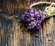 Load image into Gallery viewer, 100% US Grown Soy Wax Melt 2.5 oz Black Amber & Lavender