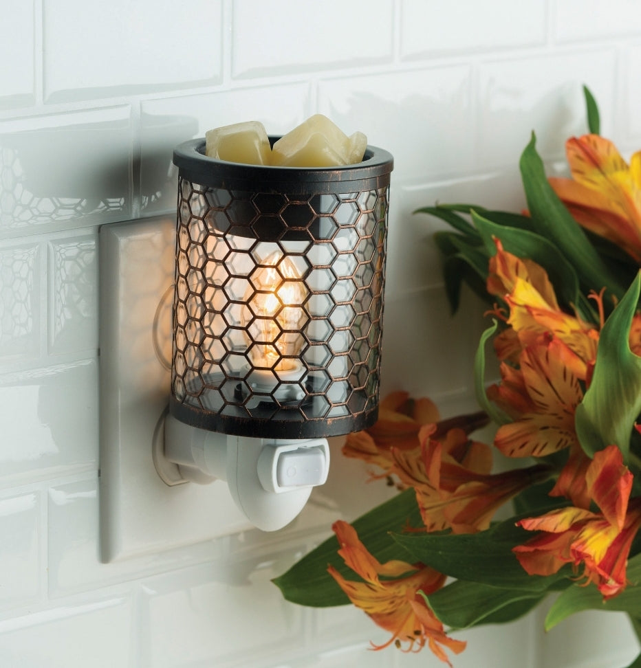 Pluggable Chicken Wire Hex Outlet Warmer